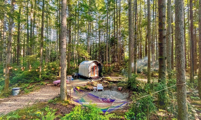 Southworth Cabina | Private Forest Glamping Cabin in Beautiful Port Orchard
