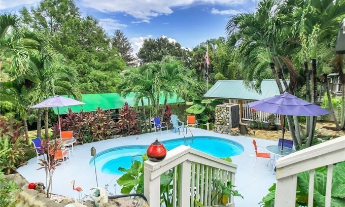 Fort Myers Casa | Retiro privado de Ft Myers: piscina, bañera de hidromasaje, sala de teatro, kayaks