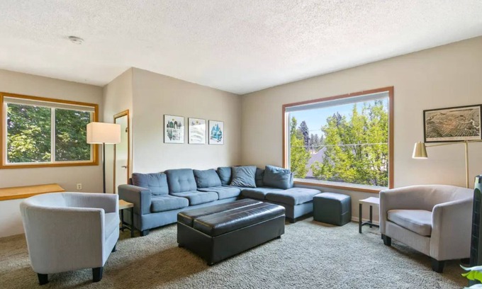 Manito Apartamento | Piso privado en planta alta de 2 dormitorios en 13th & Grand