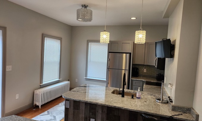 Dorchester Apartamento | Private furnished studio. Close to hospitals, parks & commuter rail..