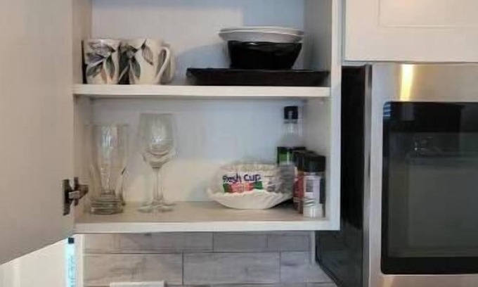 Historic Old Northeast Apartamento | Private Garden Studio close to Downtown St Petes