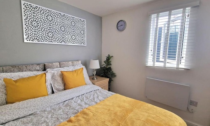 West Thurrock Apartamento | Private Garden Studio near London free Freeparking