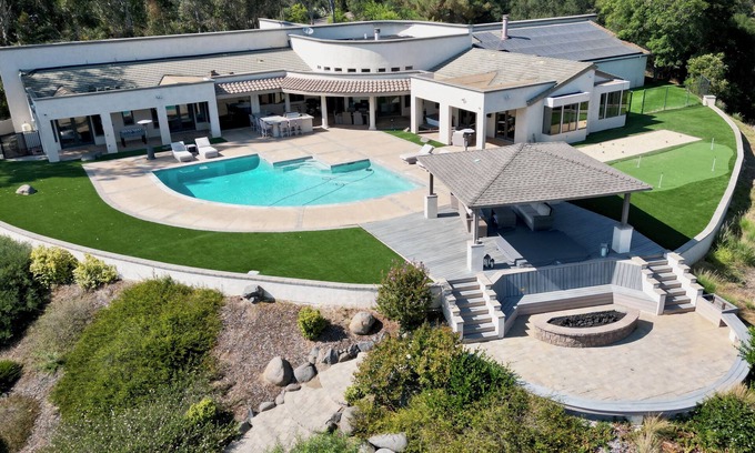 Lake Hodges Casa | Private Gated 6-BDR Luxury Estate - Gym, Sauna, Cold Plunge, Pool. Lake View!