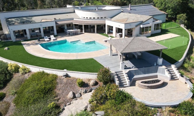 Lake Hodges Apartamento | Private Gated 6BR Luxury Estate, Gym, Lake View