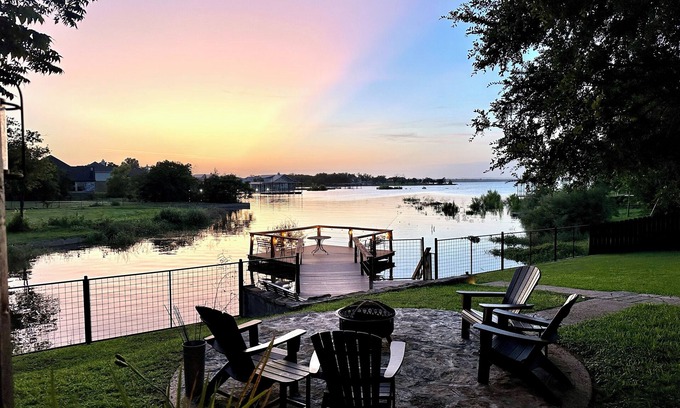 Buchanan Dam Casa | Private Gated Waterfront Lake Buchanan Home! Hot tub, Dog Friendly, Fully Fenced