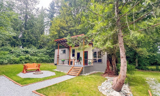 Stanwood Cabina | Private Get Away TINY HOUSE with SAUNA