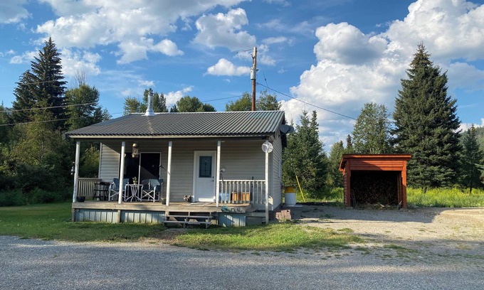 Okanagan-Similkameen Cabina | Private Getaway by a Creek on 20 acres