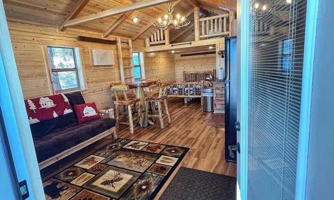 Sundance Cabina | Private Getaway Cabin #1 at The Lodge at Devils Tower