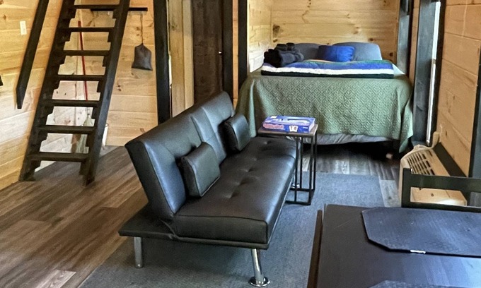Primrose Cabina | Private Getaway Cabin in RRG-Cliffview Resort