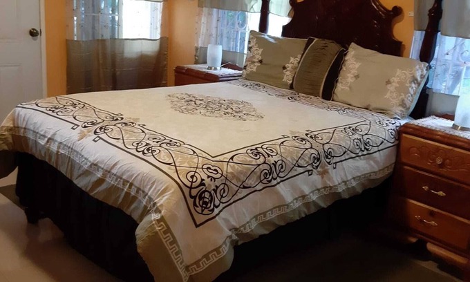 Ocho Rios Casa | Private getaway house walking distance to beaches and restaurants. Apt#1.