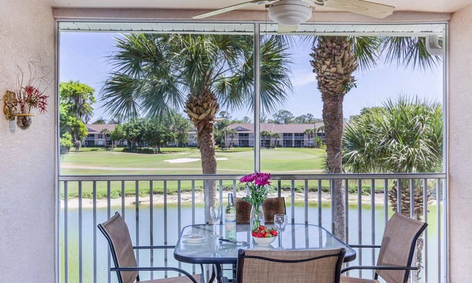 Sarasota Condominio | Condominio cerrado 2/2 con golf, tenis, piscinas, casa club con actividades y restaurante.