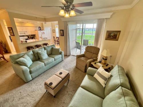 Naples Apartamento | Private Golf Course Condo, Club Membership Available!
