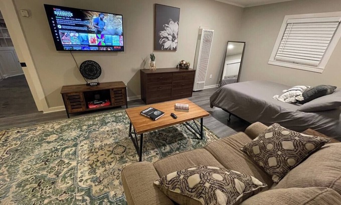 Independence Casa | Private Guest House, Quick City Access!