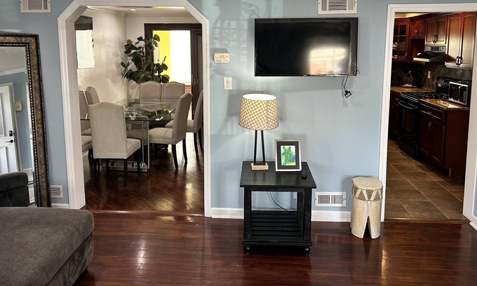 Constable Hook Casa | Private guest house near NYC with food voucher and parking