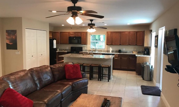 Oakes Estates Casa | Private Guest House on Acreage