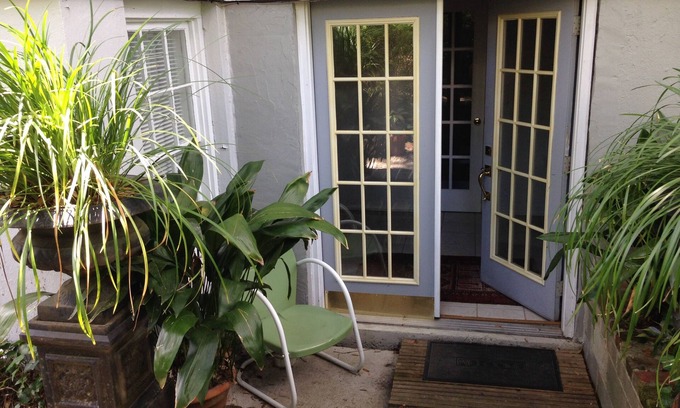 Summerville Historic District Apartamento | Cuartos privados para invitados: ¡disfruta de un invierno cálido! ¡Excelente precio para estadías prolongadas!