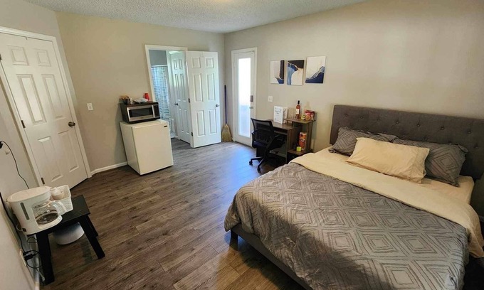 Winston - Salem Casa | Private guest suite with separate entrance -Pet friendly