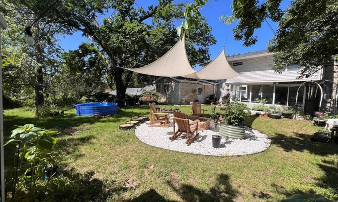 East MLK Casa | Private Guest Suite - Close to ACL, Airport, Downtown!