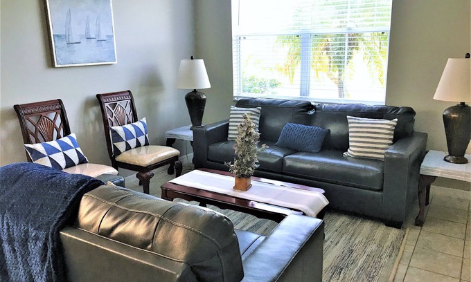 Windwood Bay Casa | Private Haven - 5 bedroom, 4.5 bath, Free Pool Heat, Free BBQ Grill