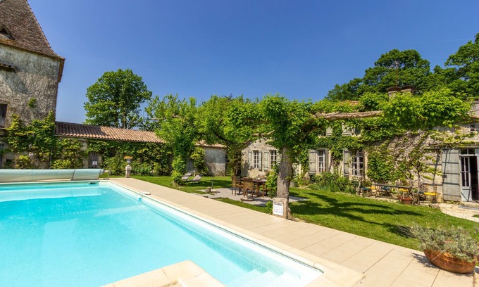 Dieulivol Otro | Private heated pool, quiet, short drive to historical towns, shops, wine tasting