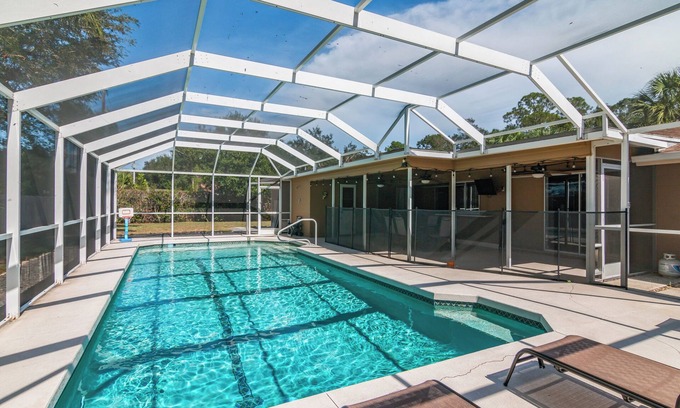 Sarasota Springs Casa | Private heated pool home mins to beaches and down town Sarasota Pet friendly