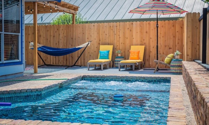 Riverbend of Camino Real Casa | Hermosa casa en verde, zona tranquila con piscina y jacuzzi