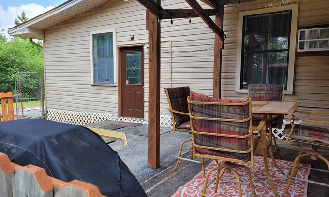 Gallant Apartamento | Private Hide-a-way Farmhouse Apartment. Pet Friendly & Horses!