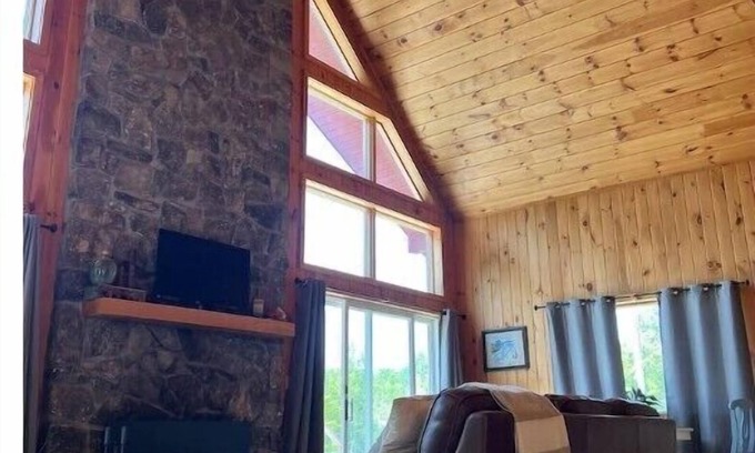 Plymouth Cabina | Private Hideaway in NH Mountains