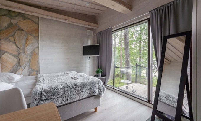 Vaajakoski Apartamento | Private High Quality Suite with Sauna & Lake Views