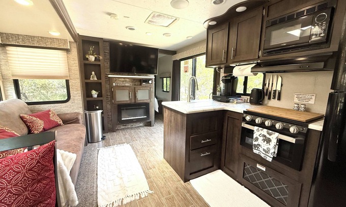 Oatmeal Casa | Private Hill Country Glamping RV