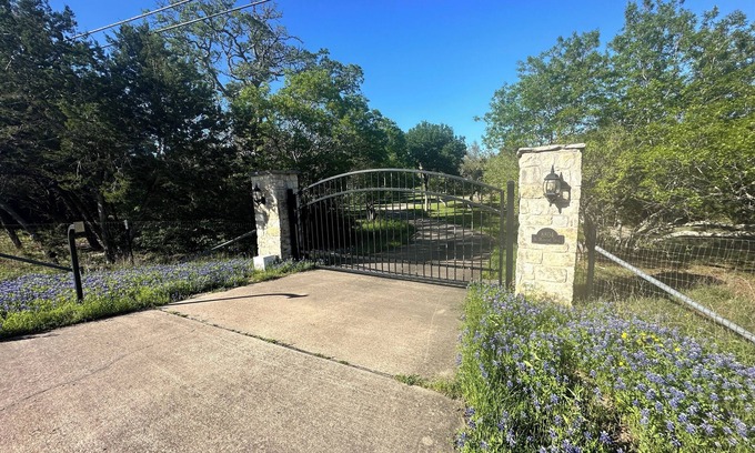 Bear Creek Casa | Private Hill Country Modern, Fire Pit, 5 Acres, Hot Tub, Sleeps 10