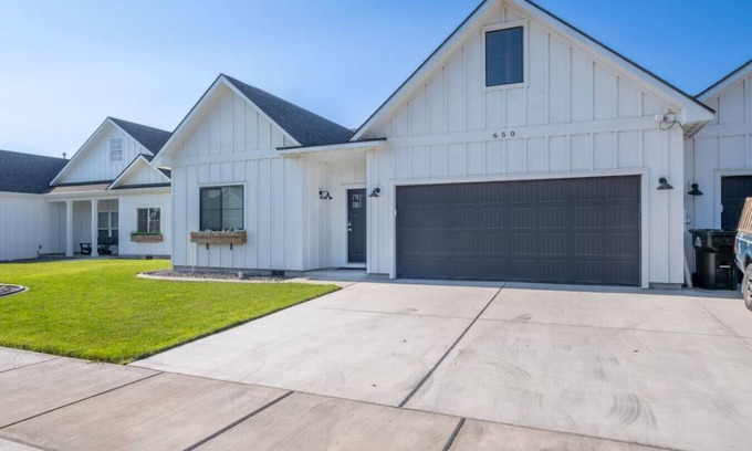 Boardman Casa | Private Home, Garage & Yard - #650