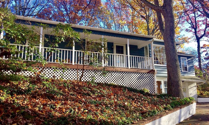 Phoenixville Casa | Private home in a peaceful setting close to town.