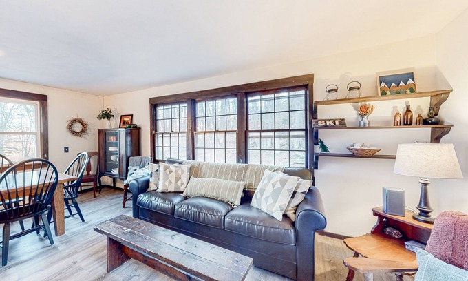Ira Casa | Private home near Killington and Okemo with woodland views