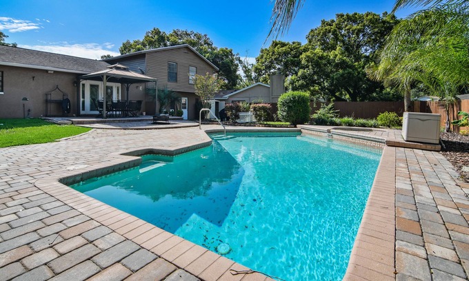 Greater Northdale Casa | Private Home - Pool & Game Room