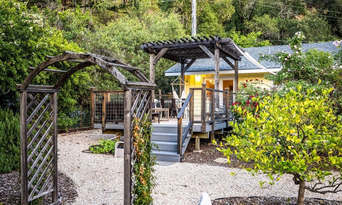 Cloverdale Casa | Private home w/creek access, stove, large yard, gas grill, firepit - dogs ok