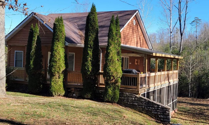 Sloans Valley Casa | Private home w/Hot tub & pool. In a gated resort community with a boat ramp.