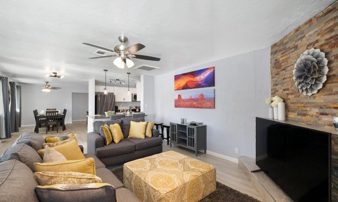 Glendale Casa | Private Home With a Pool