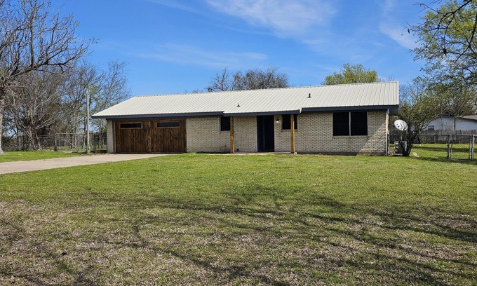 Greenville Casa | Private home with **GAME ROOM** on over half an acre of land!
