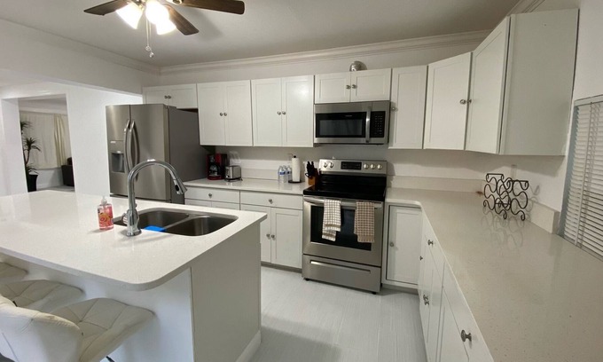 Clearwater Otro | Private home with large grass yard