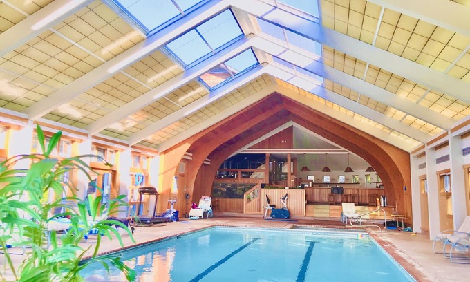 Gilford Casa | Uno de los tipos: perfecto para la diversión de verano, el follaje de otoño y la casa de esquí para el invierno
