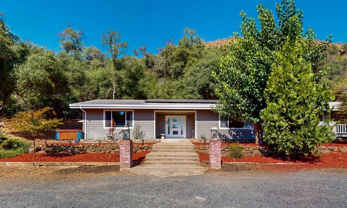 Jamestown Casa | Private home with peek-a-boo Yosemite views - near outdoor recreation