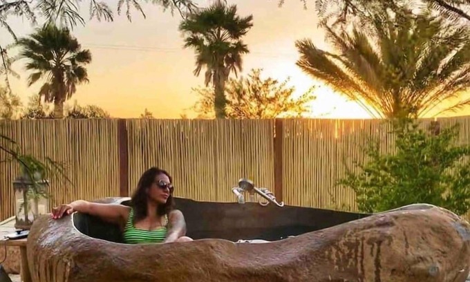 Wonder Valley Casa | Ocotillo 3 hab Casa con tina de baño de granito de aguas termales privadas