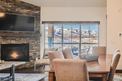 Park City Casa | Private Hot Tub, Close to Resorts - Private Hot Tub - Close to PC, Mountain Mansion Family Getaway