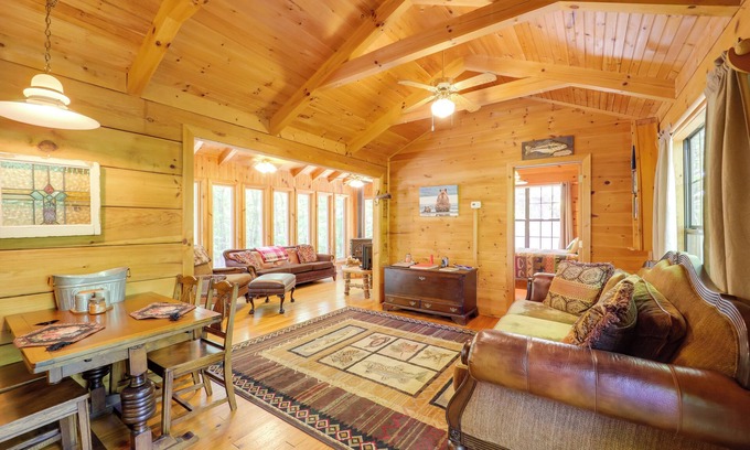 Vein Mountain Cabina | Hot Tub & Deck: Secluded Marion Cabin