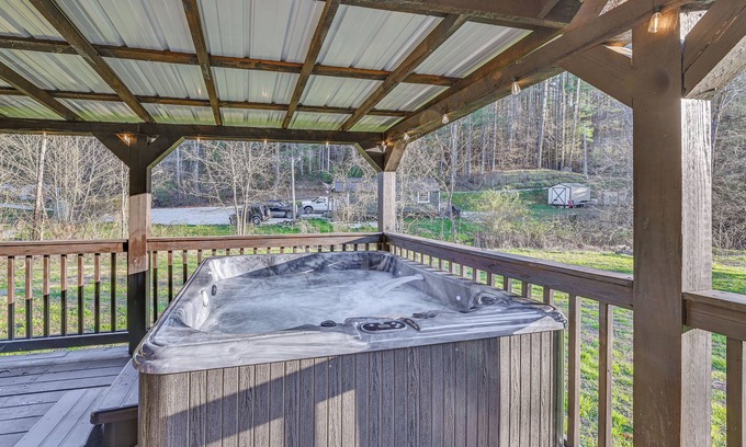 Campton Cabaña | Private Hot Tub: Dog-friendly Red River Gorge Home