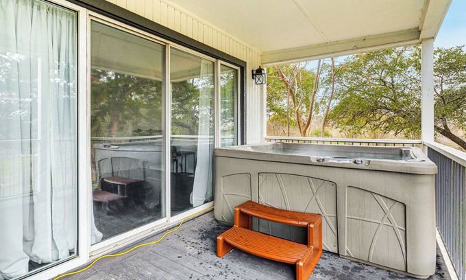 Lakeway Condominio | Private Hot Tub & Golf Course Views: Lakeway Gem