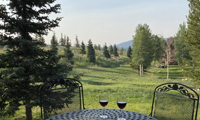 The Highlands Casa | Private Hot Tub, MountainScape Chalet! Family Paradise!
