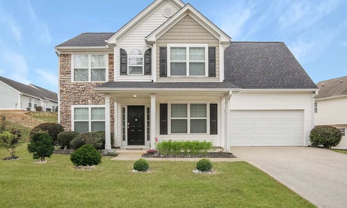Loganville Casa | Private Hot Tub Pool Table 6 Beds Nearby Shopping