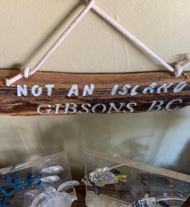 Gibsons Casa | PRIVATE HOUSE and private HOT TUB Seas The Day Pets BBQ Beaches Artists Studio Lower Gibsons The Bay